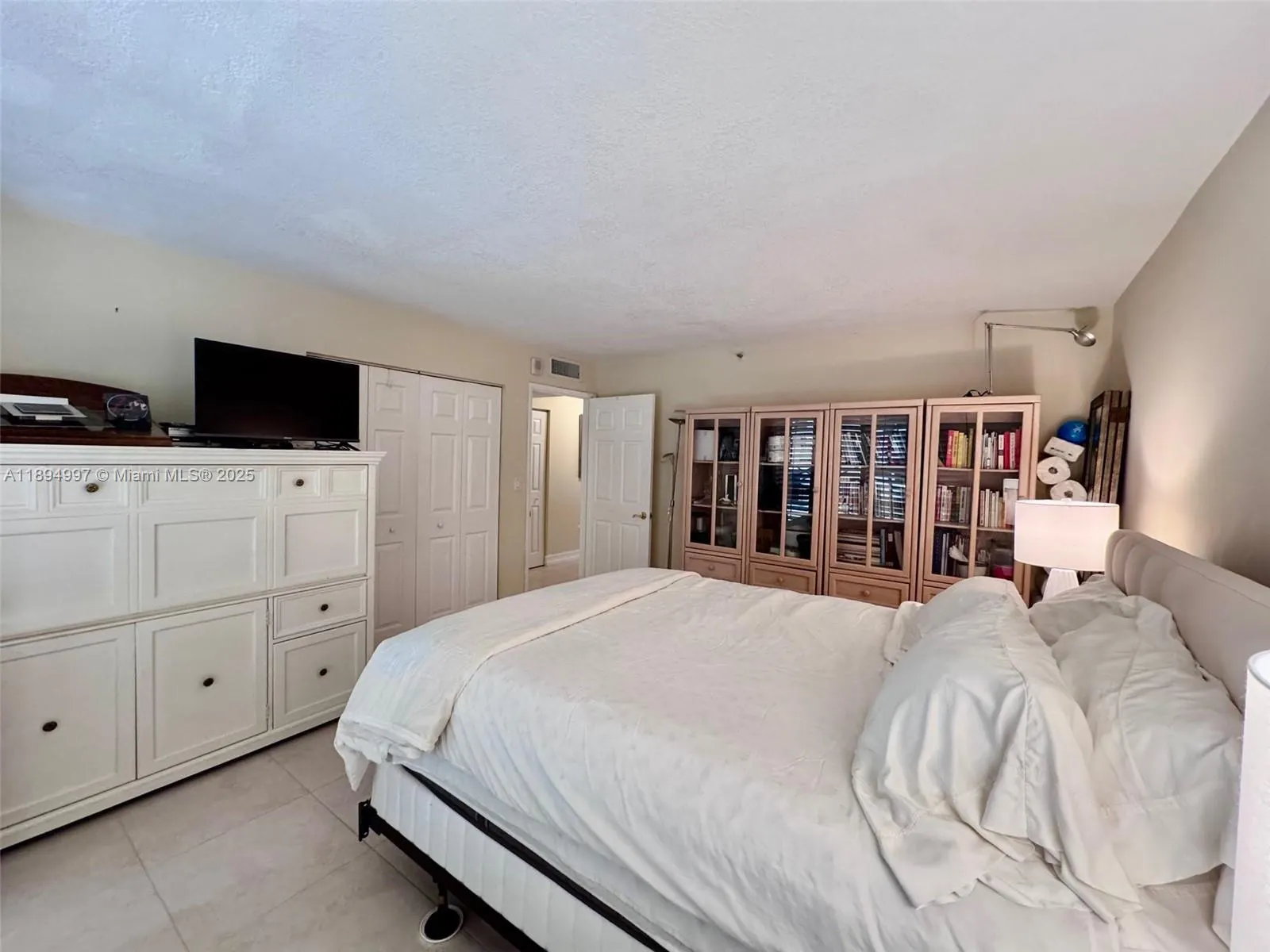 6061 Collins Ave, #10C