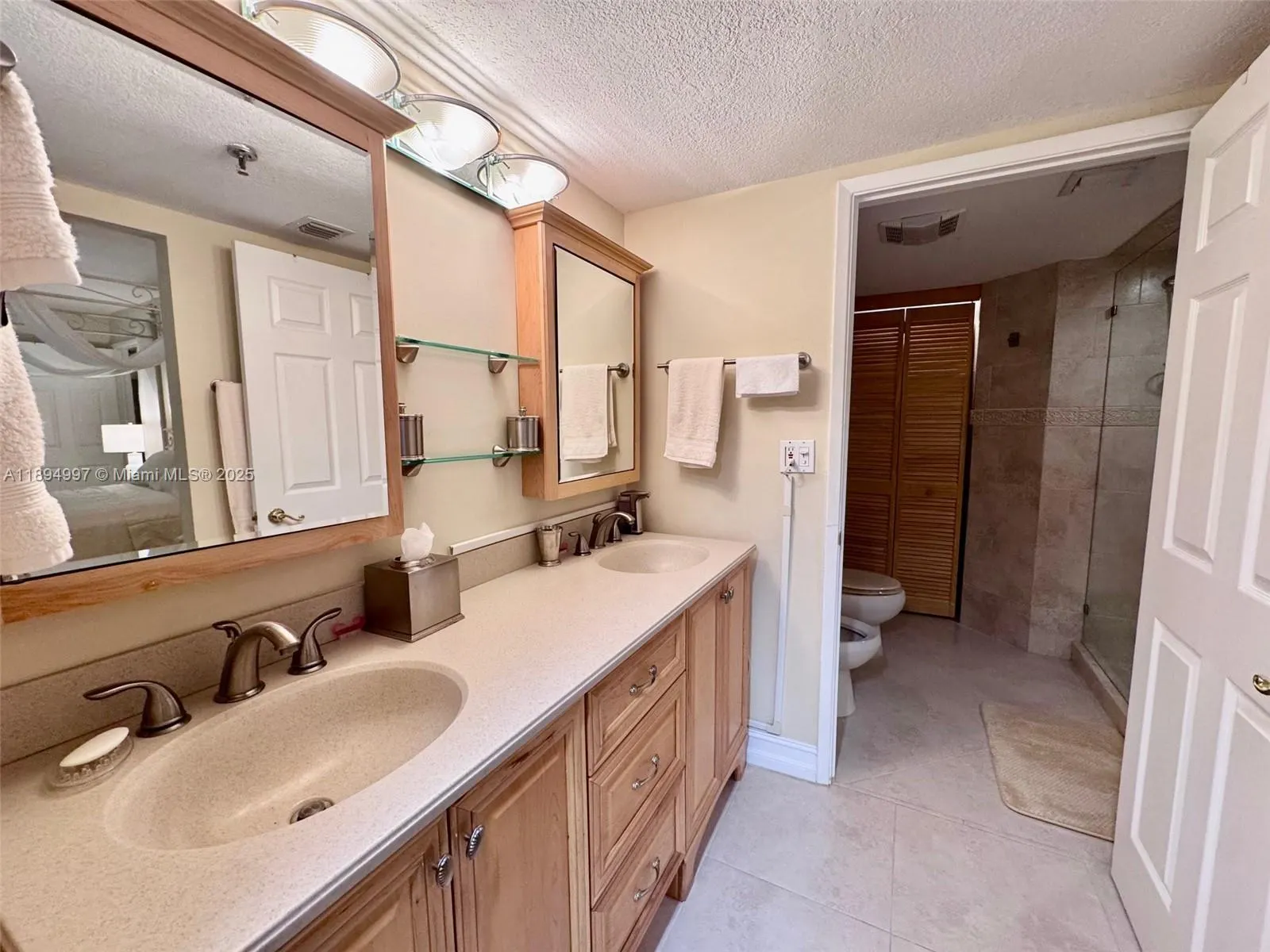 6061 Collins Ave, #10C