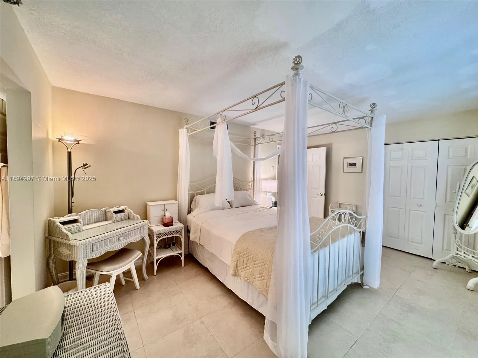 6061 Collins Ave, #10C