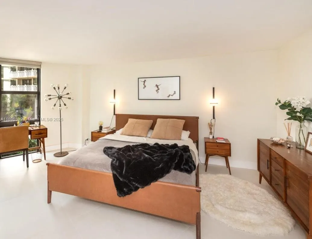 1121 Crandon Blvd, #D402