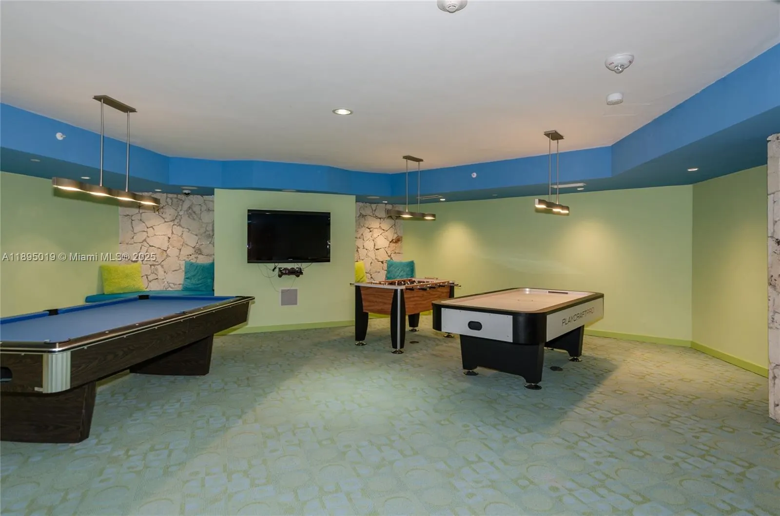 1121 Crandon Blvd, #D402