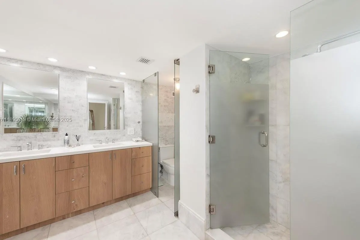 1121 Crandon Blvd, #D402