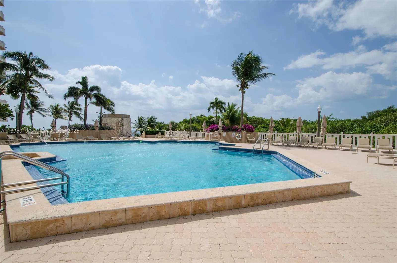 1121 Crandon Blvd, #D402