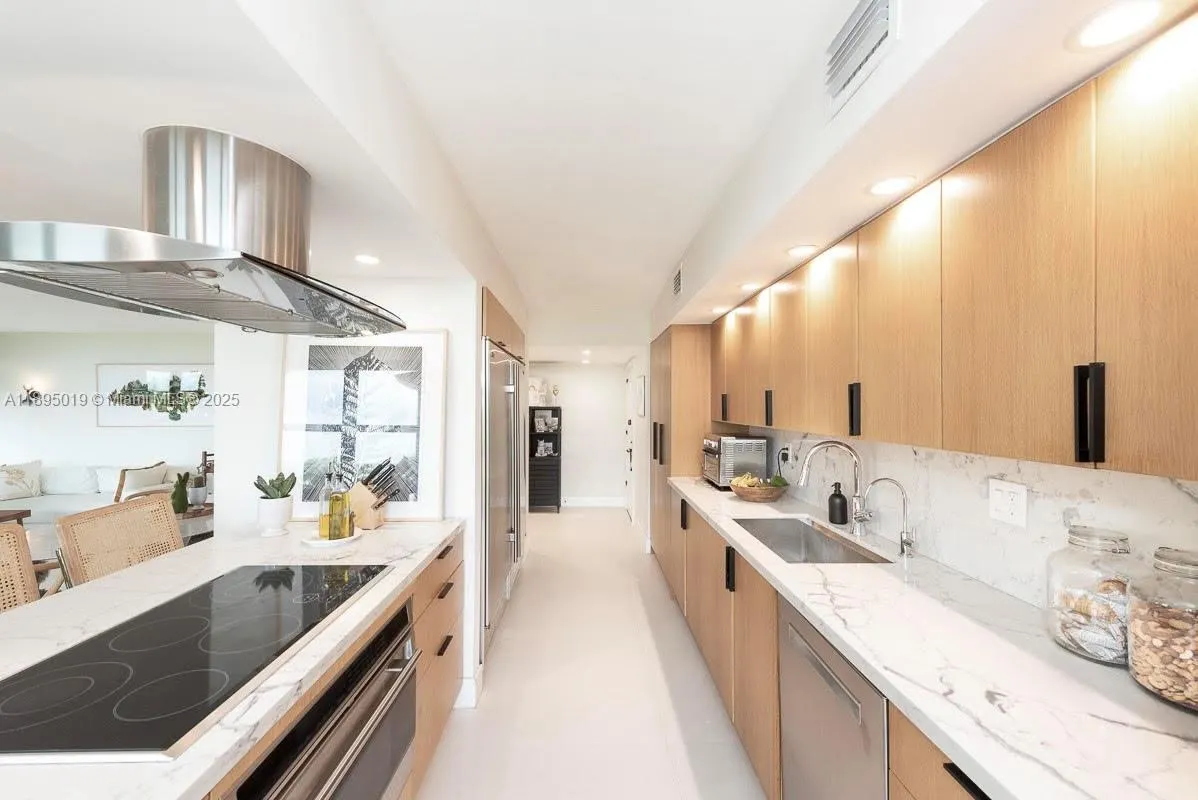 1121 Crandon Blvd, #D402