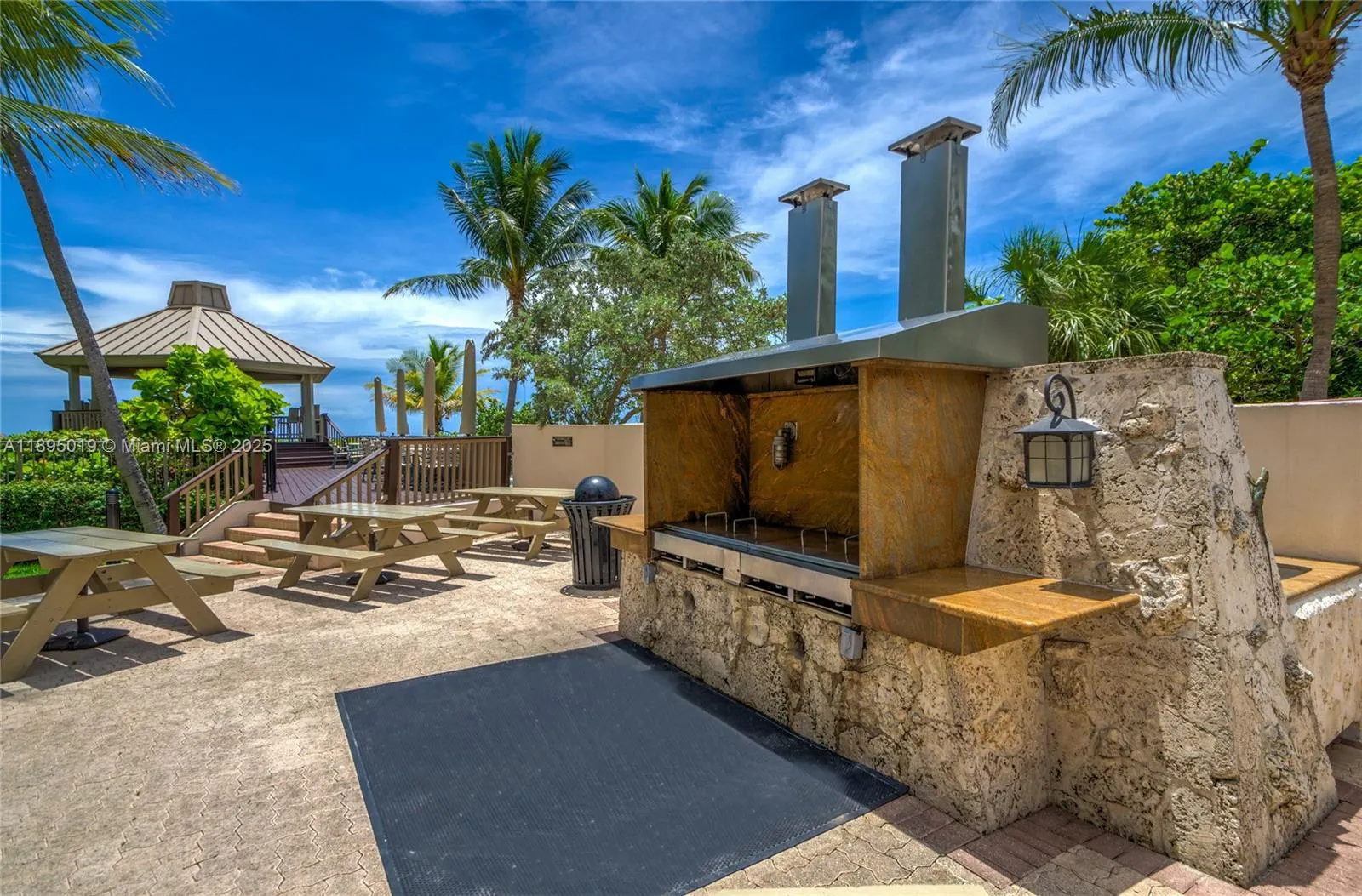 1121 Crandon Blvd, #D402