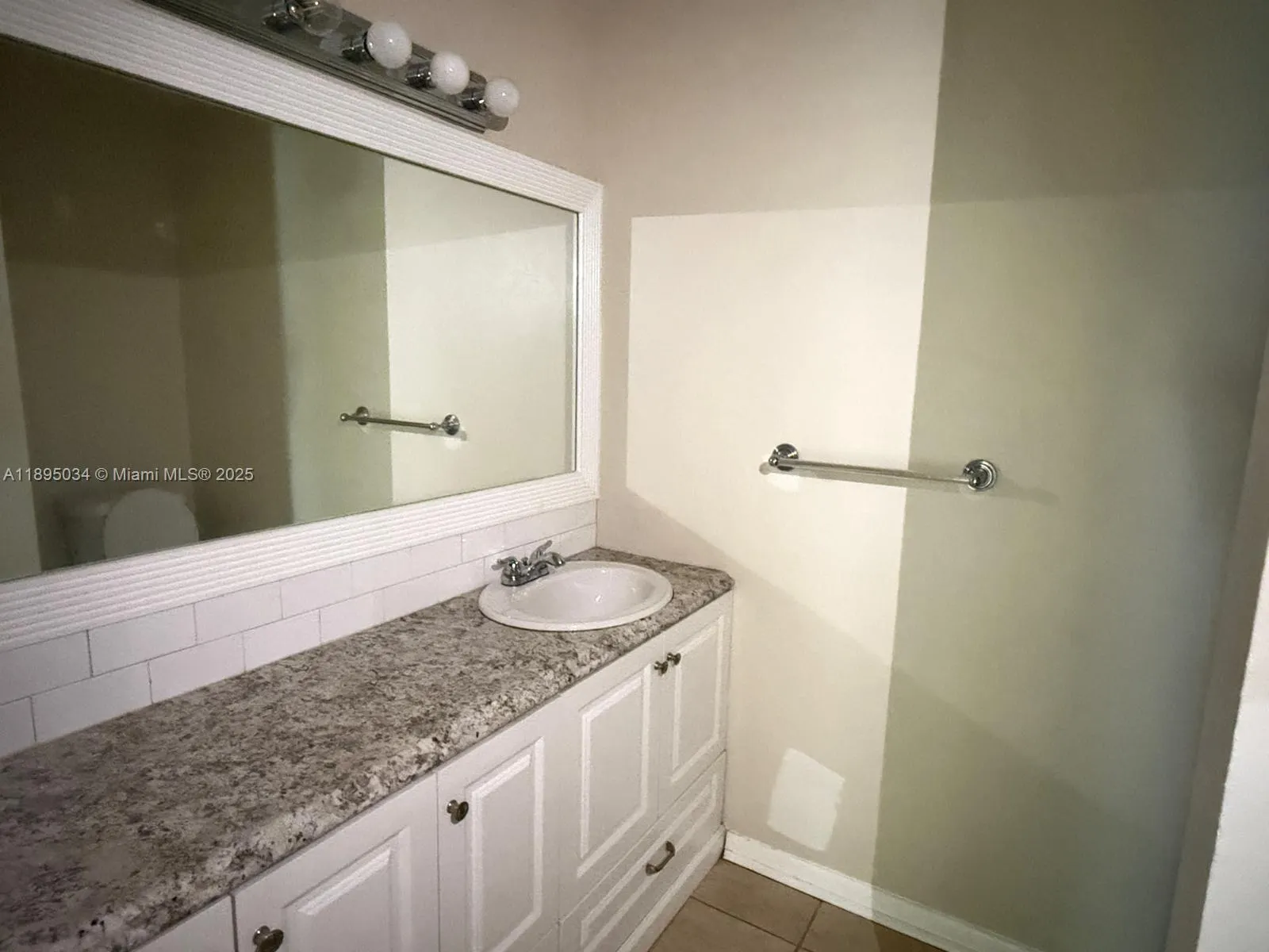 4926 Vincennes, #5