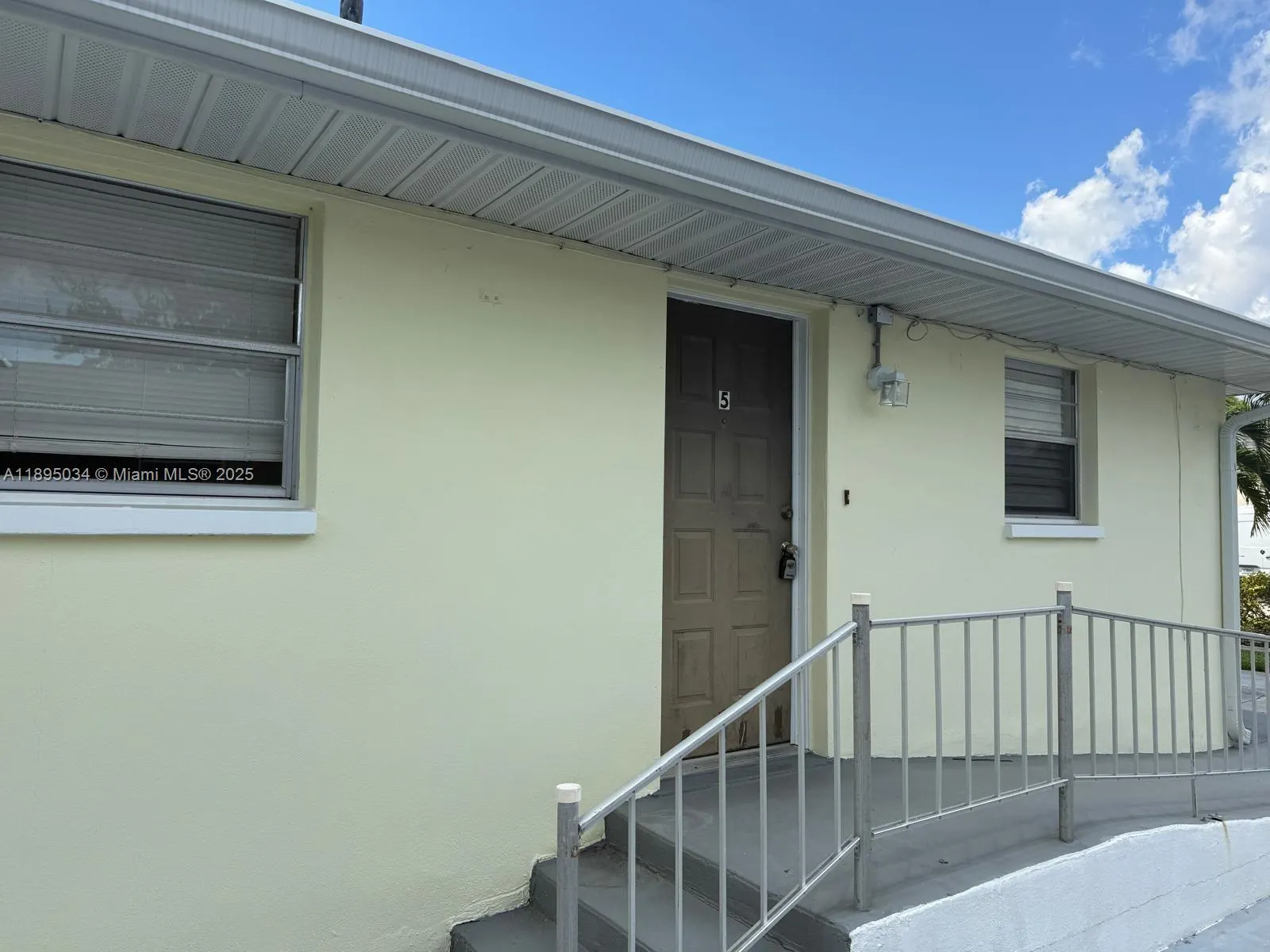 4926 Vincennes, #5