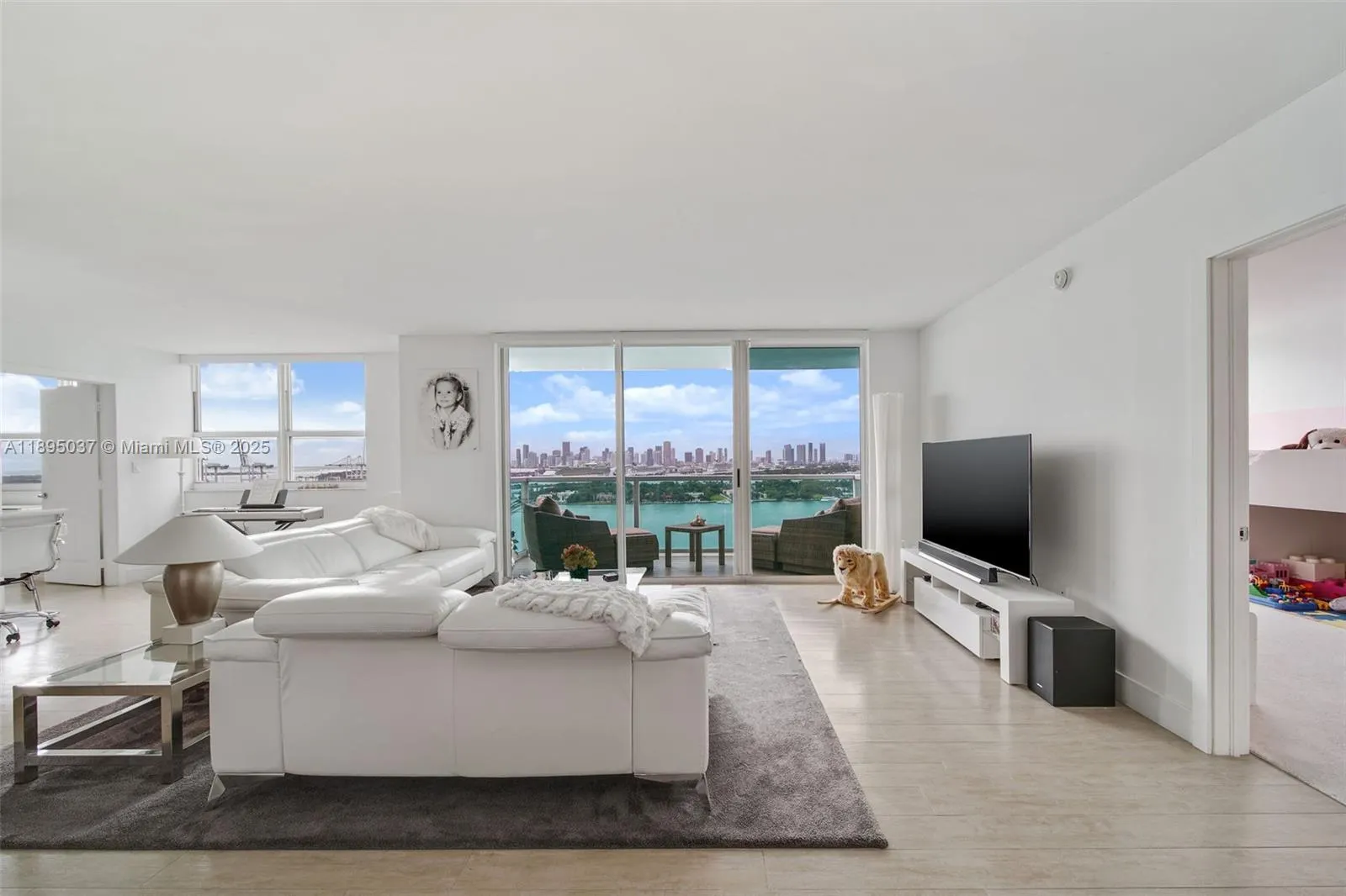 650 West Ave, #2107