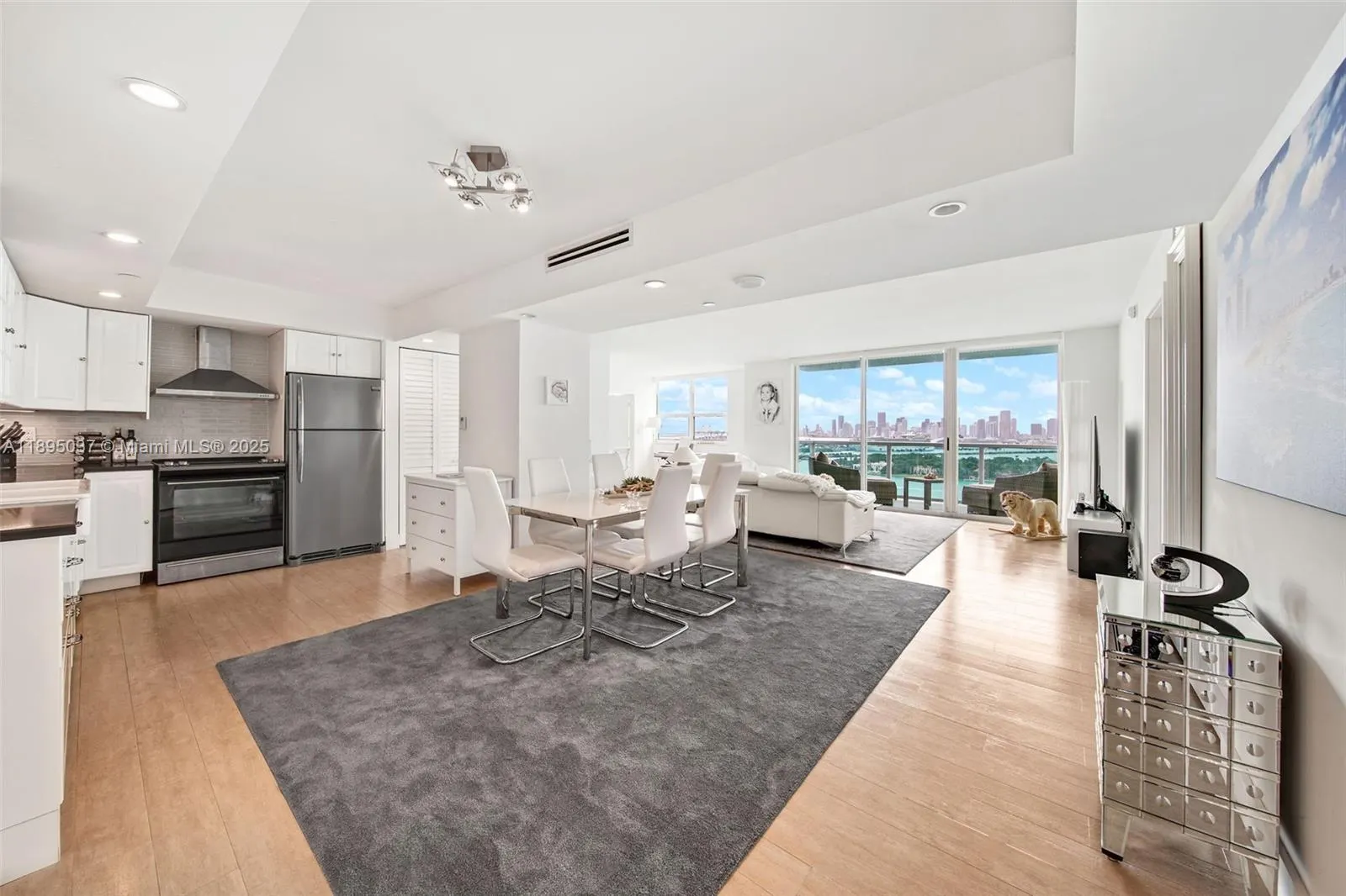 650 West Ave, #2107