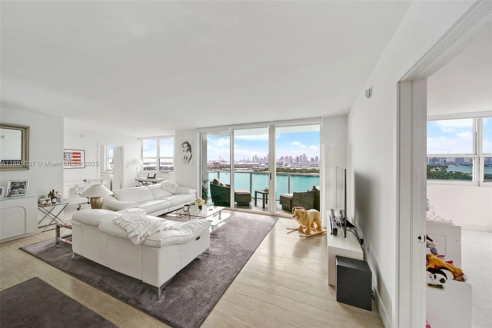 650 West Ave, #2107