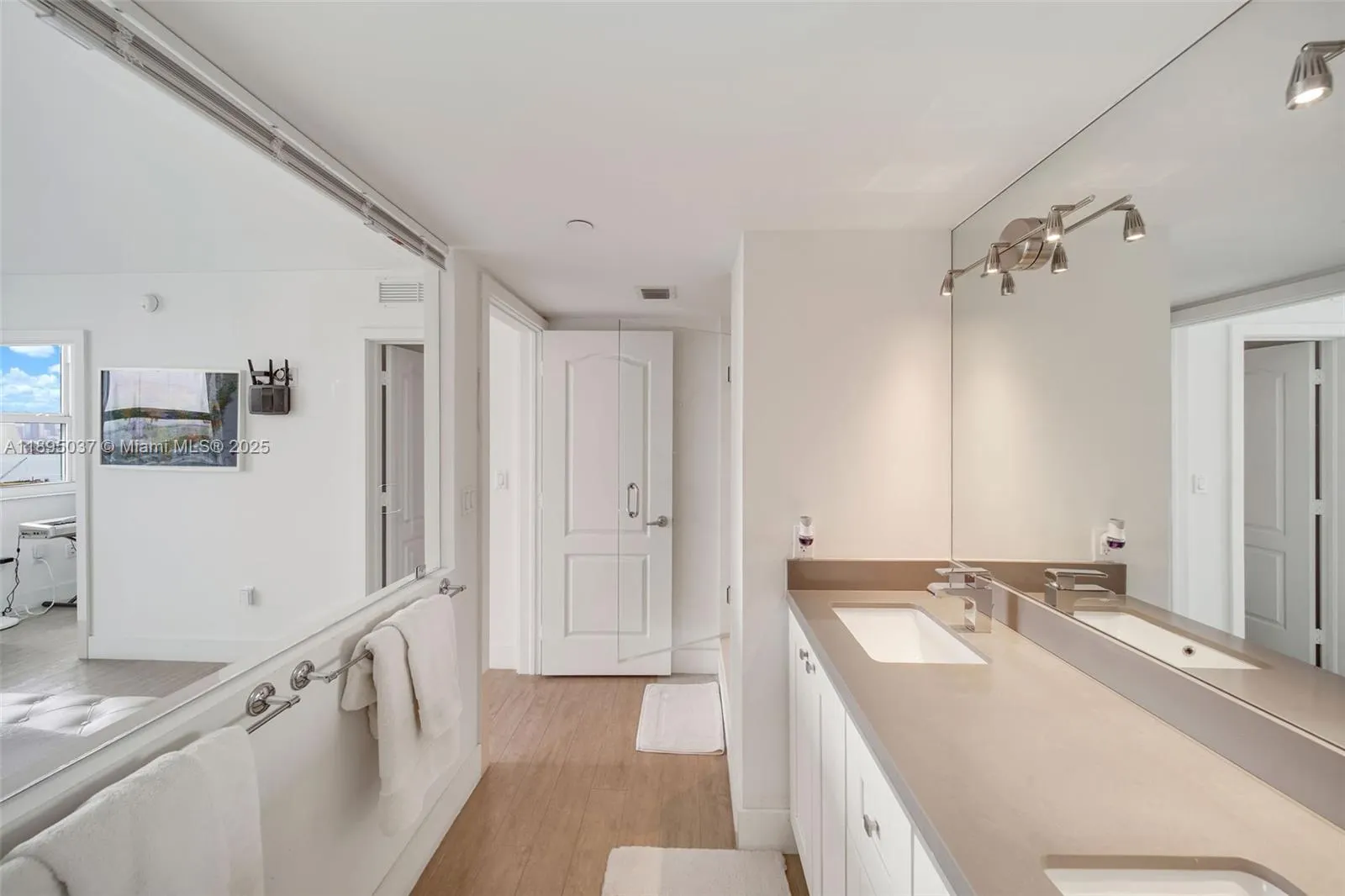 650 West Ave, #2107