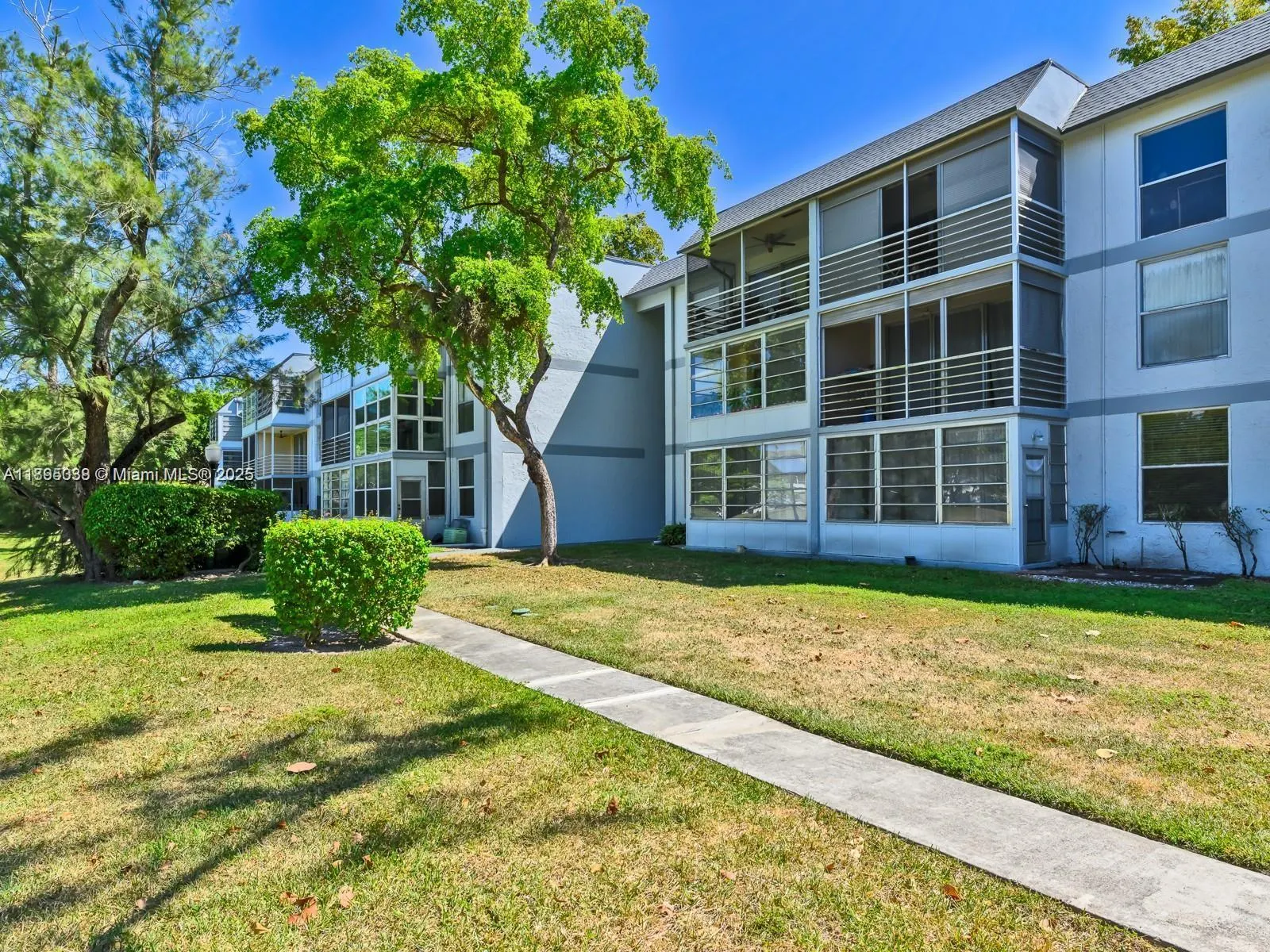 8401 Lagos De Campo Blvd, #210V