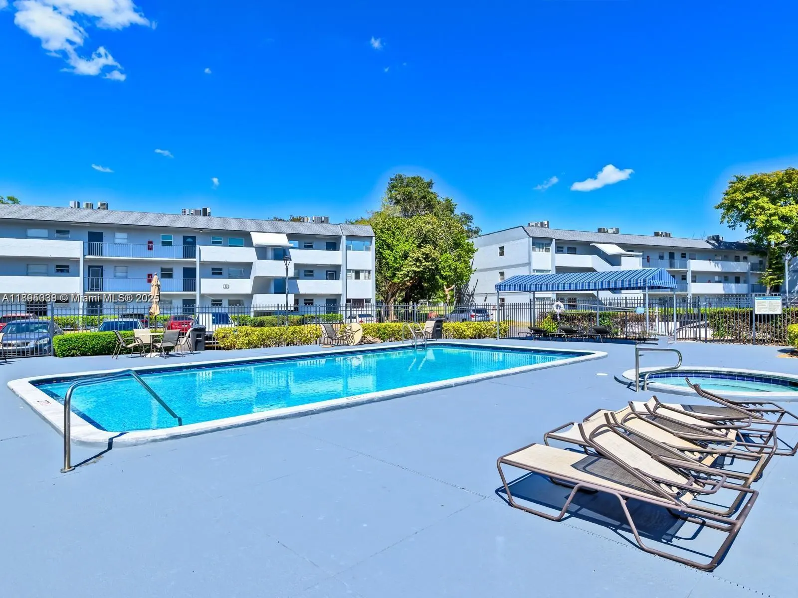 8401 Lagos De Campo Blvd, #210V