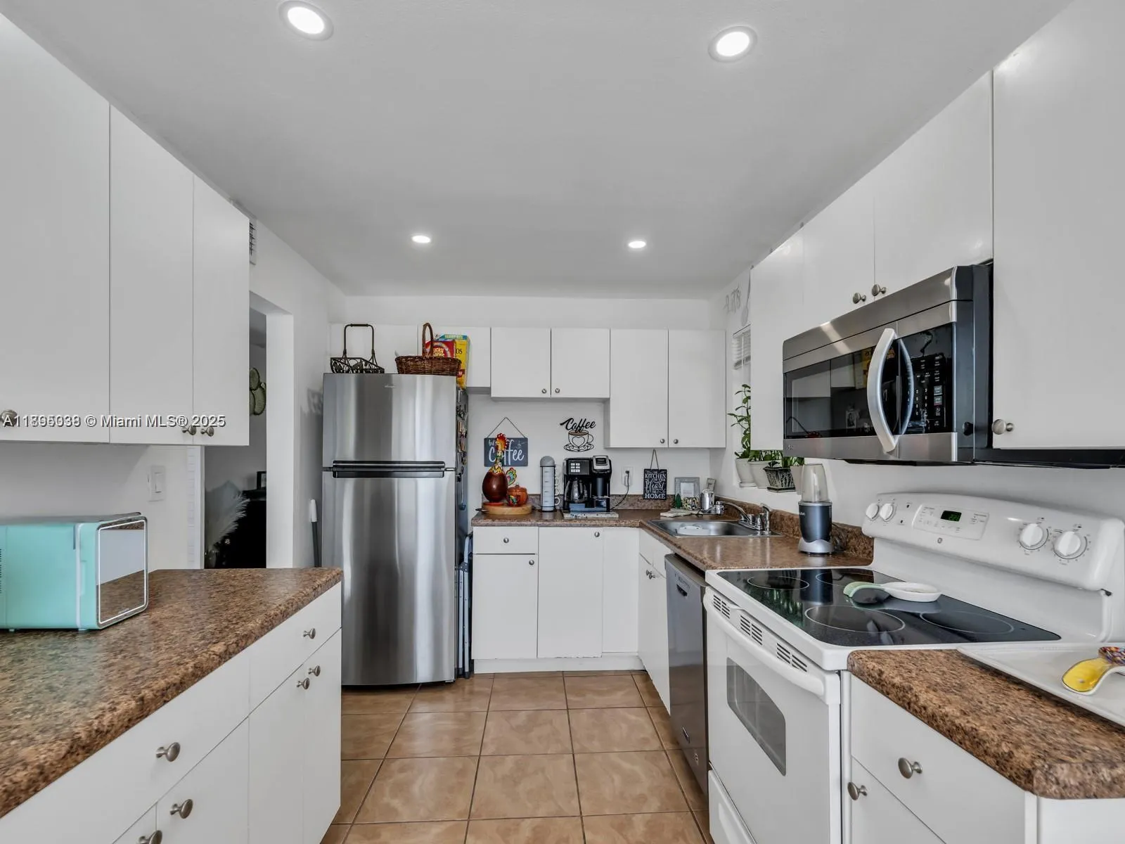 8401 Lagos De Campo Blvd, #210V