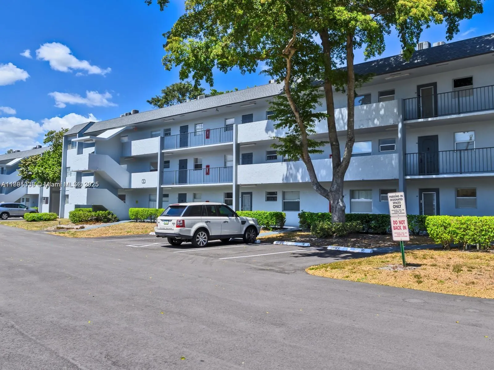 8401 Lagos De Campo Blvd, #210V