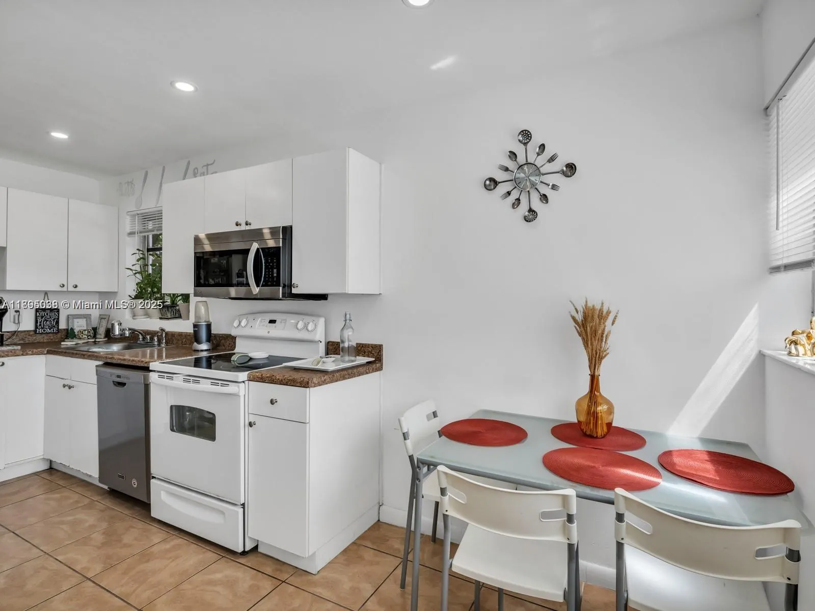 8401 Lagos De Campo Blvd, #210V