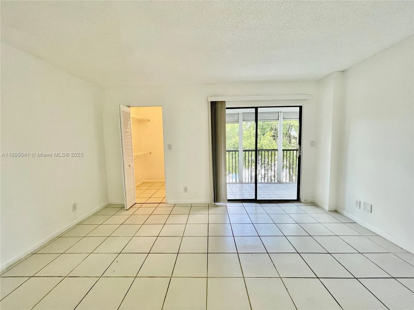 2209 S Cypress Bend Dr, #407