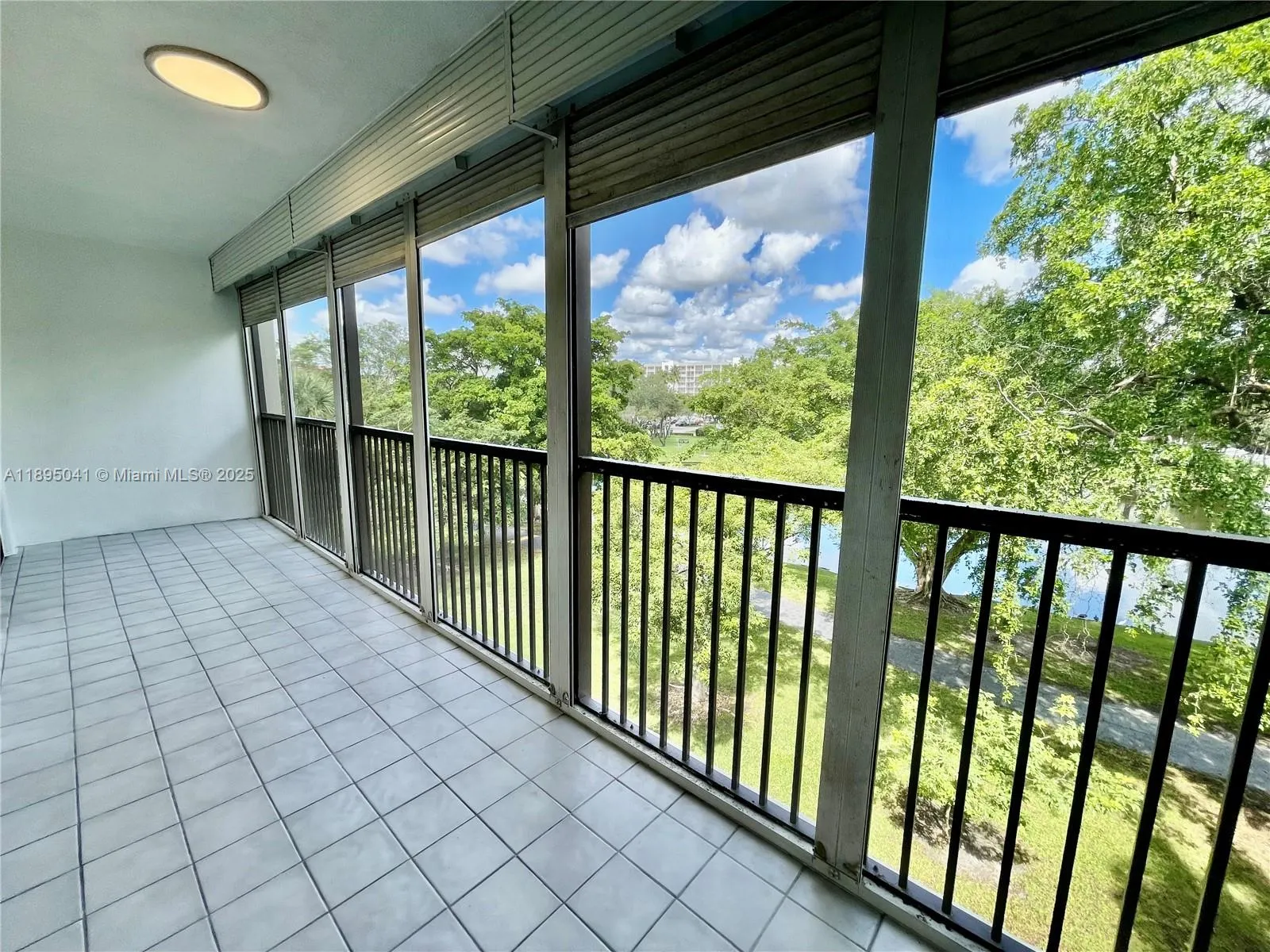 2209 S Cypress Bend Dr, #407