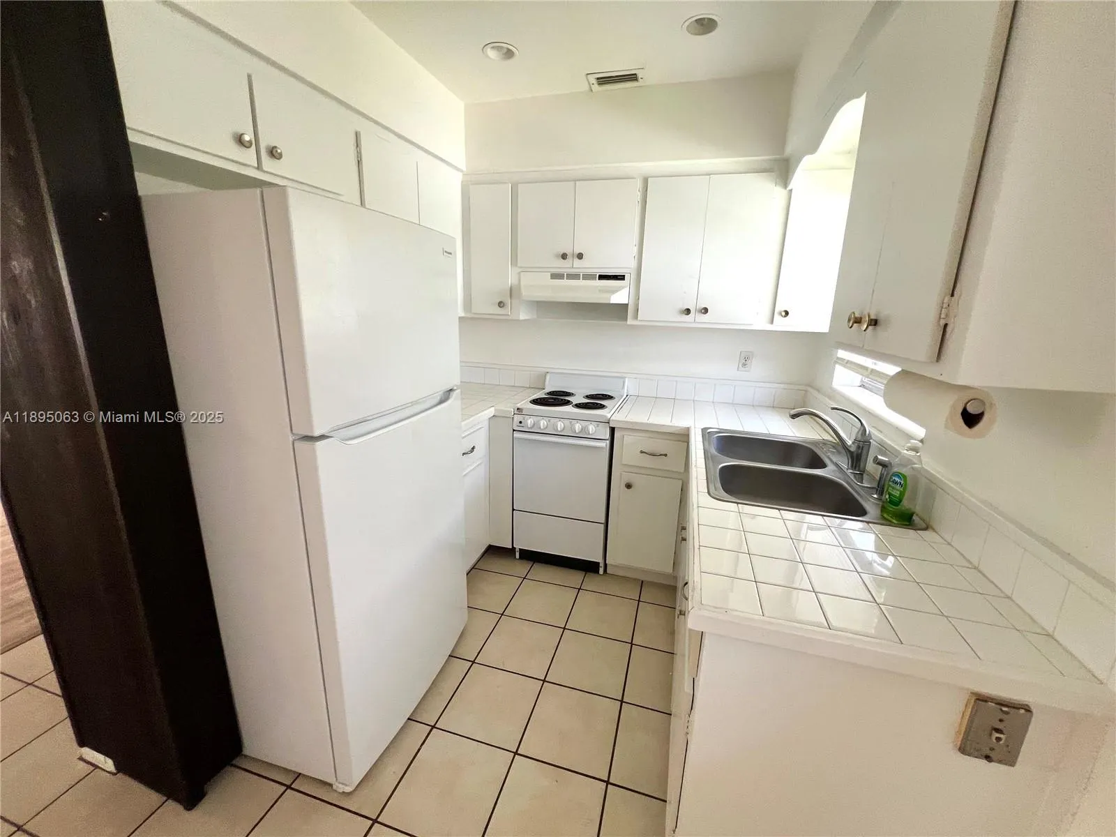 281 NE 40th St, #7