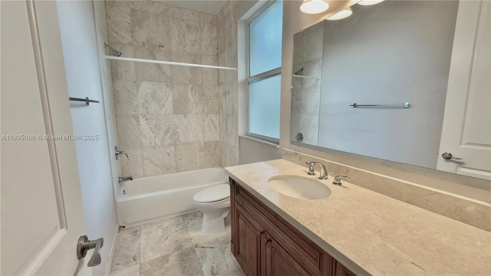 210 SW 9th St, #210