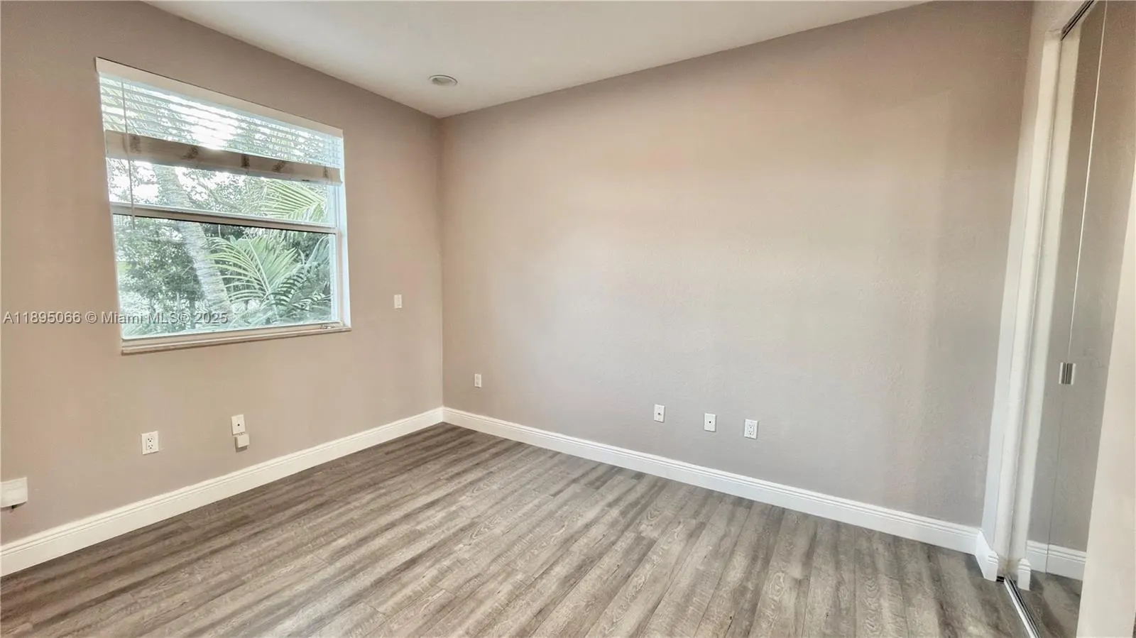 210 SW 9th St, #210