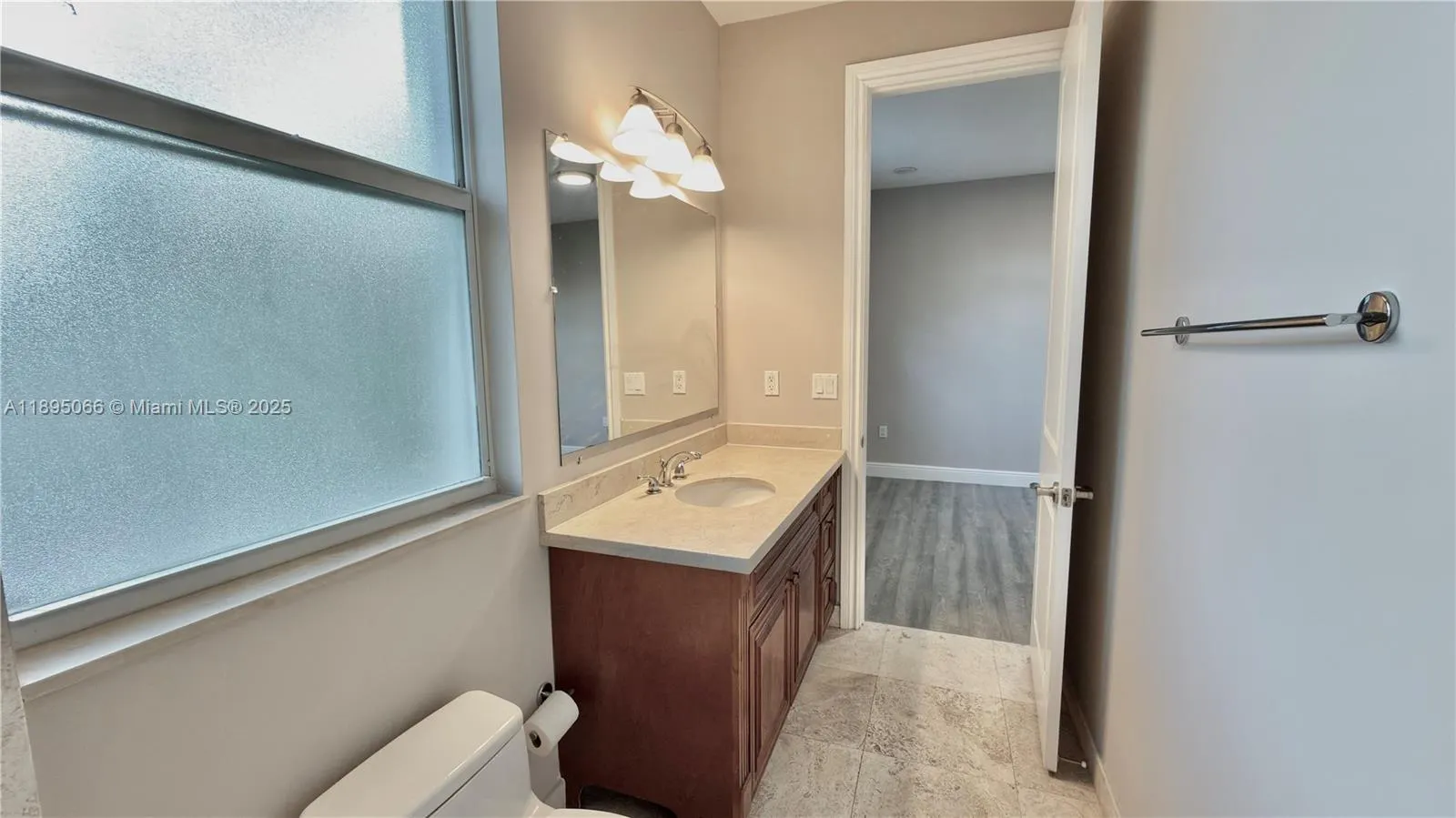 210 SW 9th St, #210