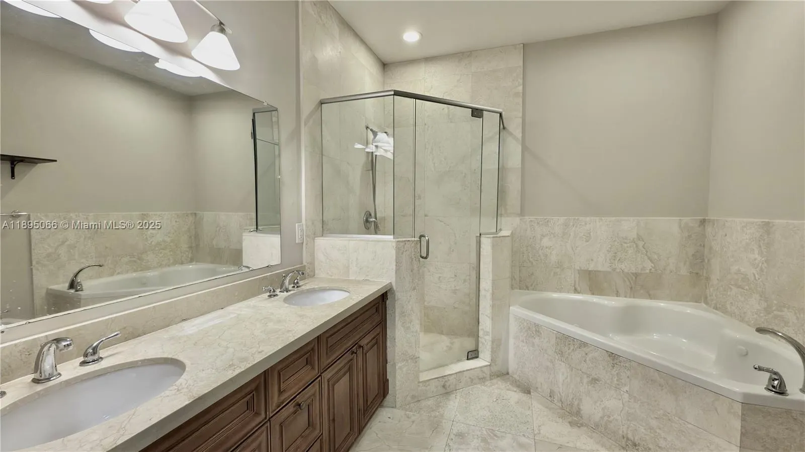210 SW 9th St, #210