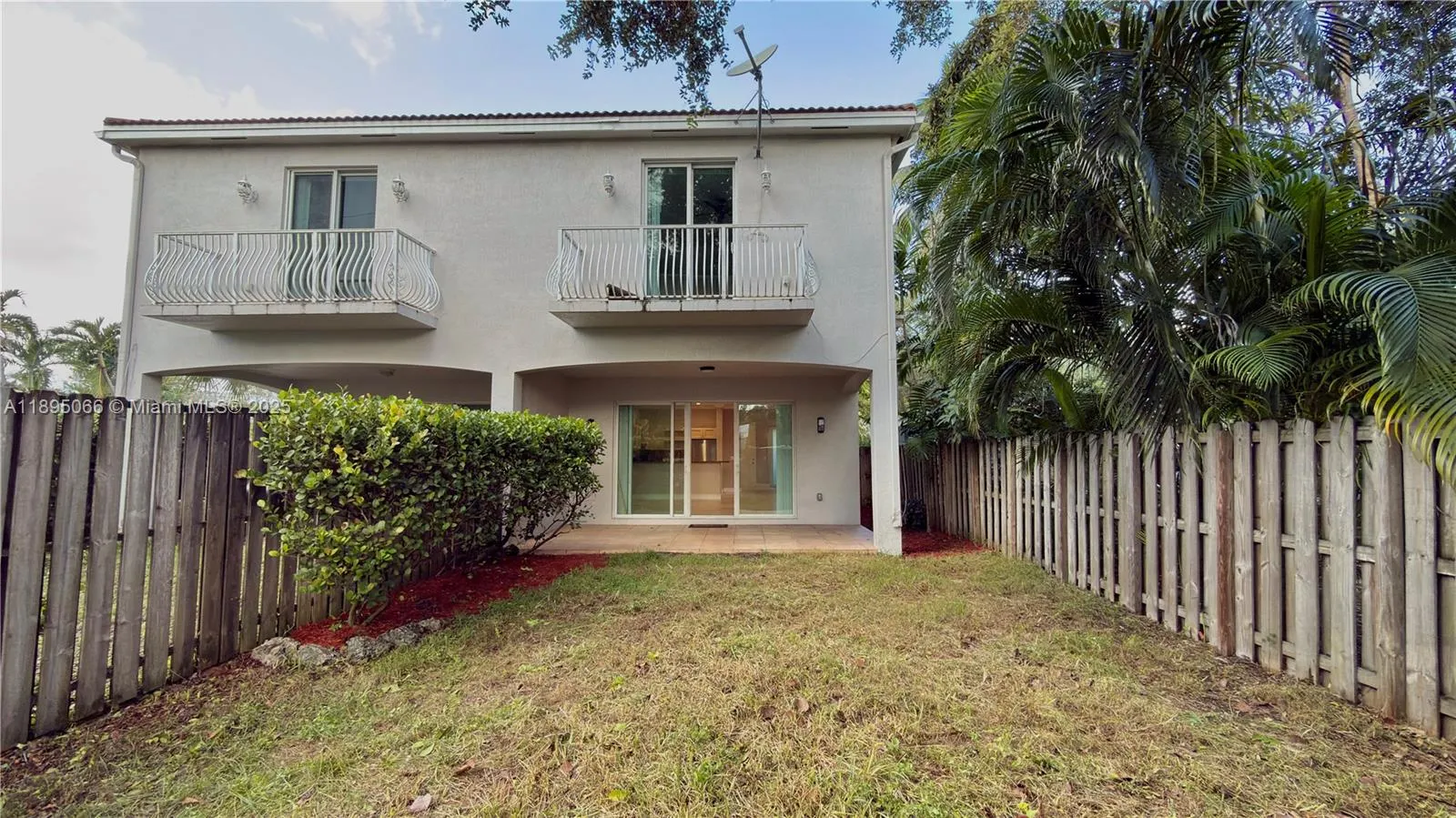 210 SW 9th St, #210