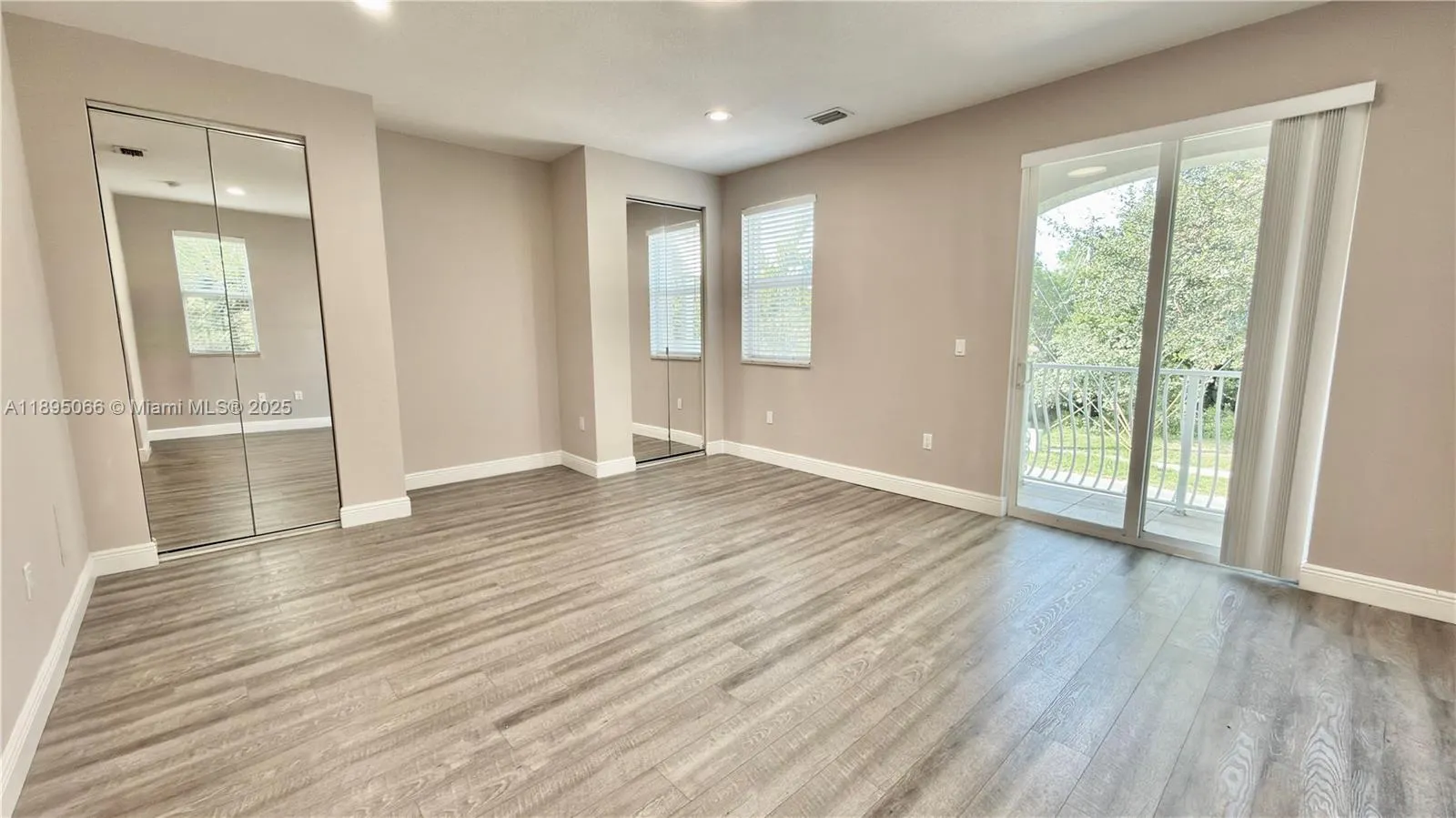 210 SW 9th St, #210
