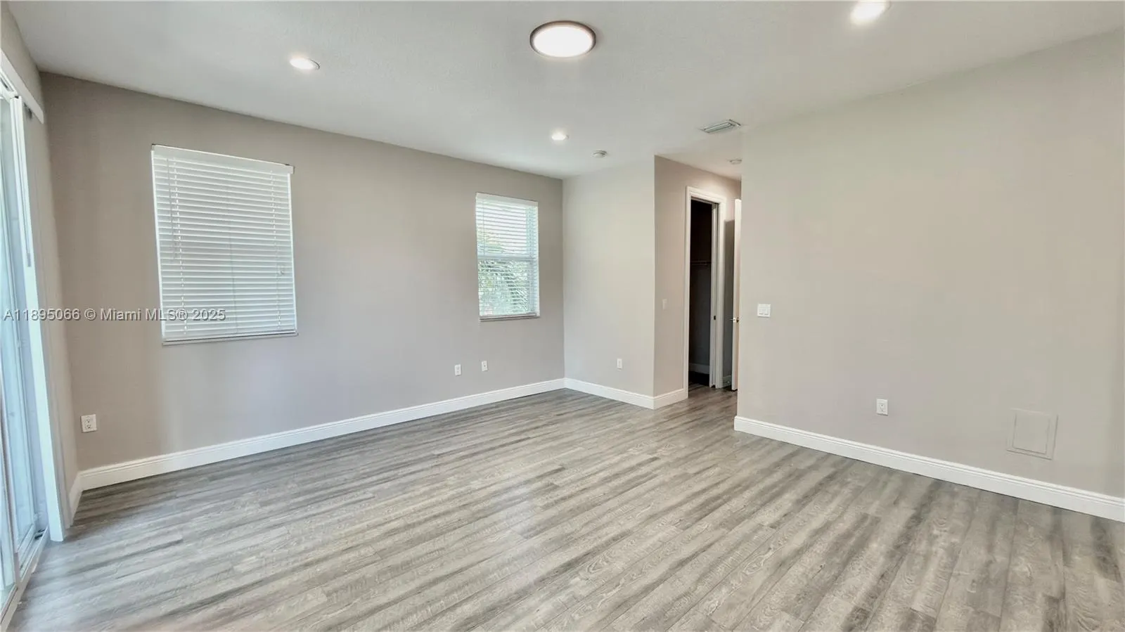 210 SW 9th St, #210