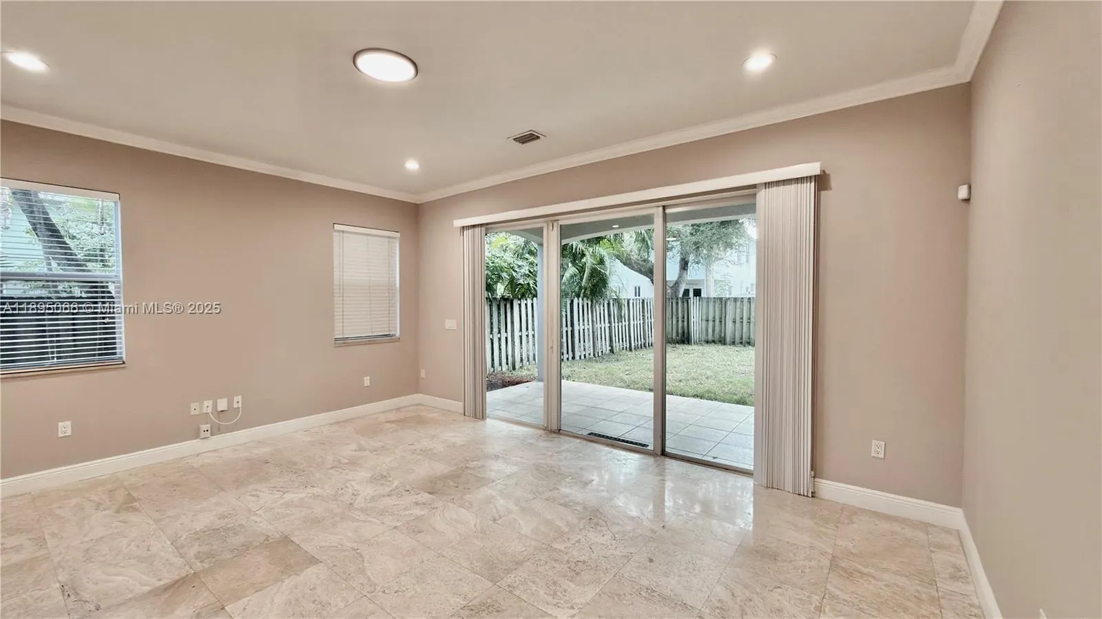 210 SW 9th St, #210