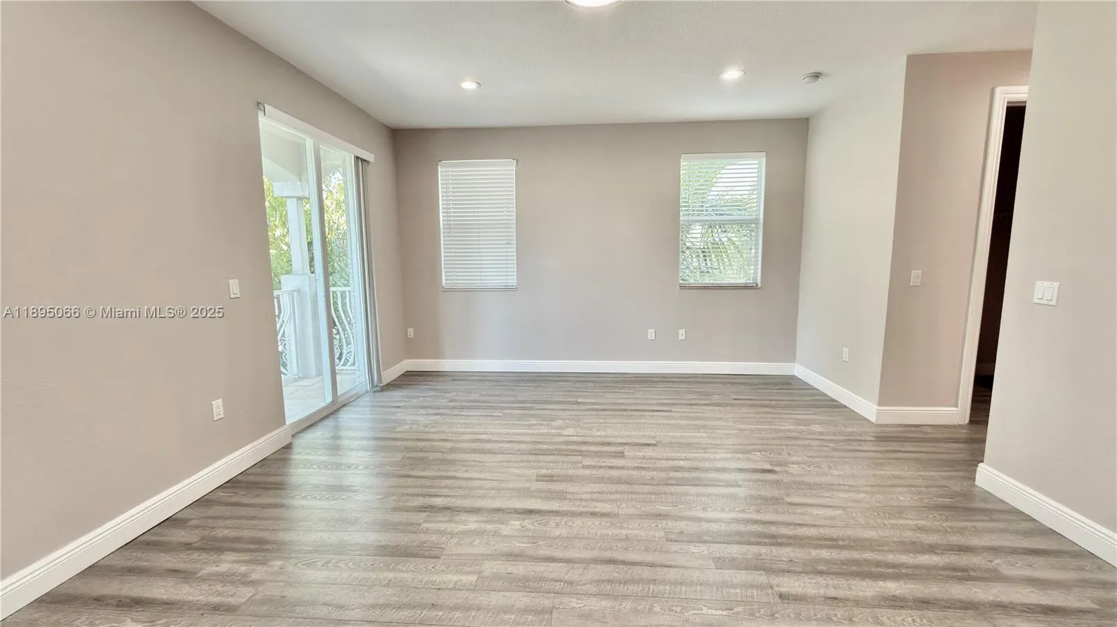 210 SW 9th St, #210