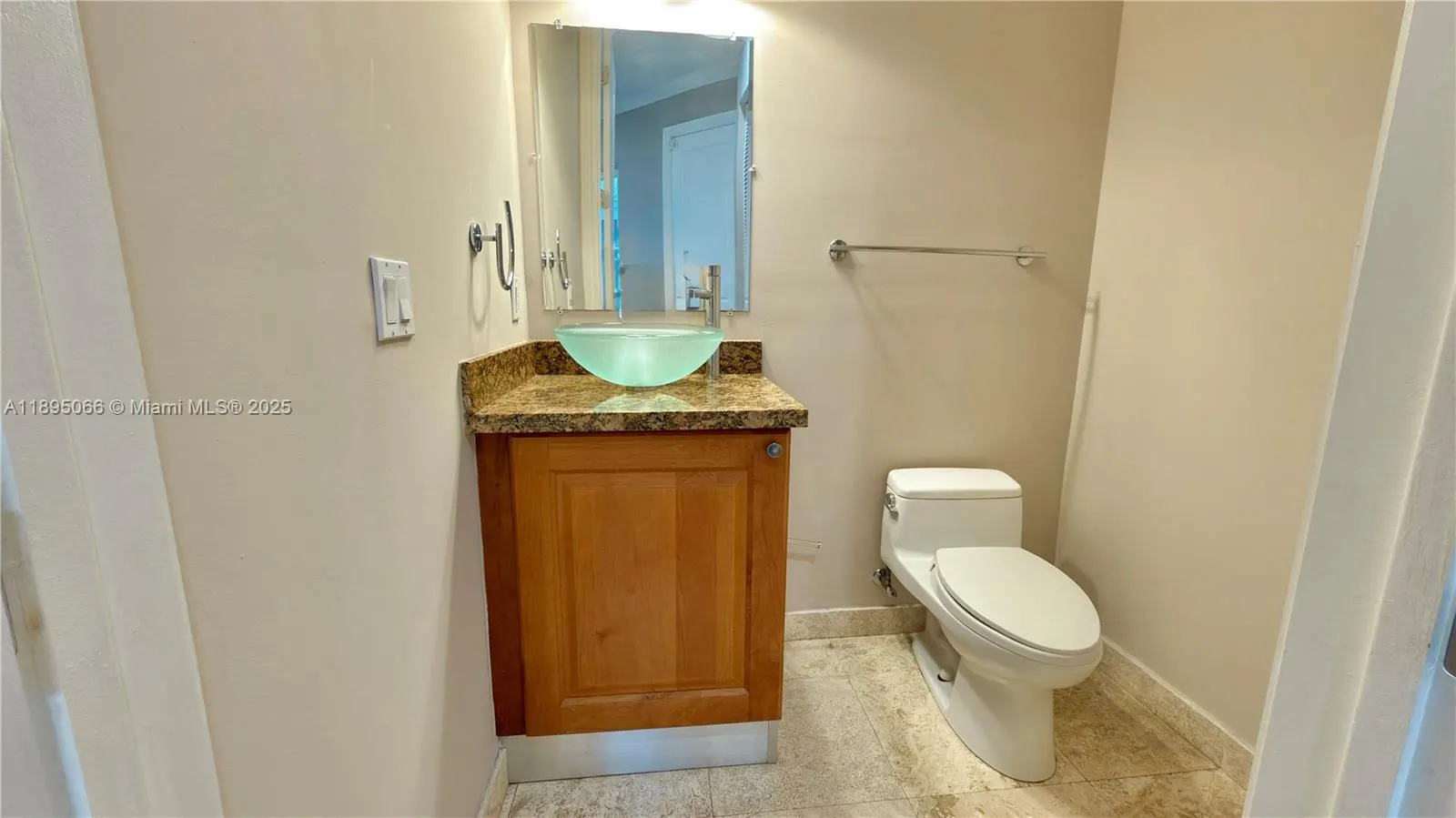 210 SW 9th St, #210