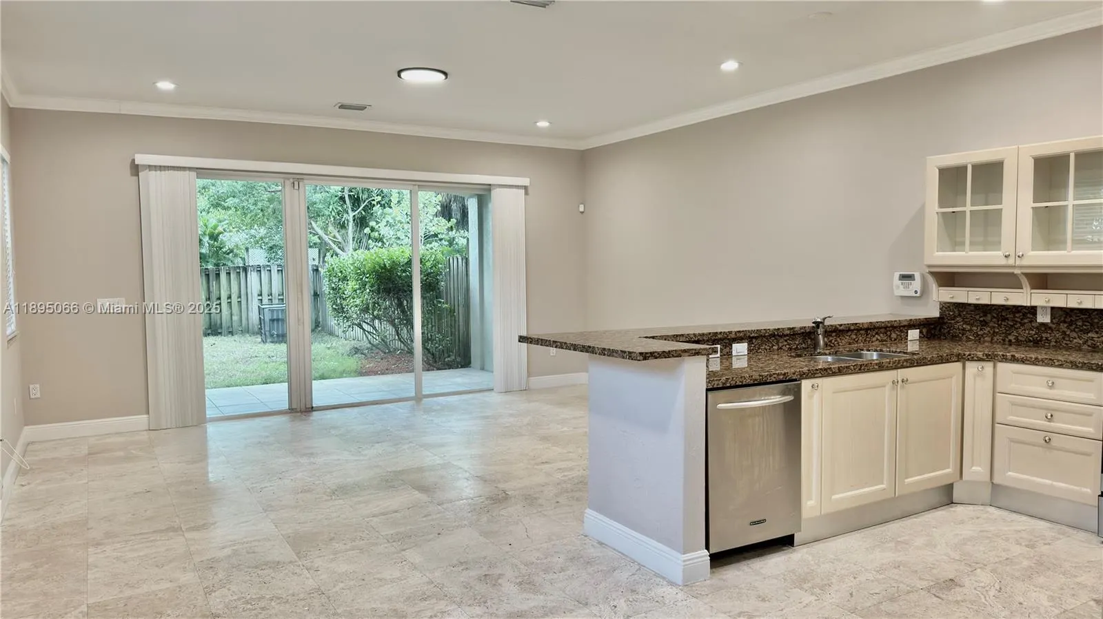 210 SW 9th St, #210