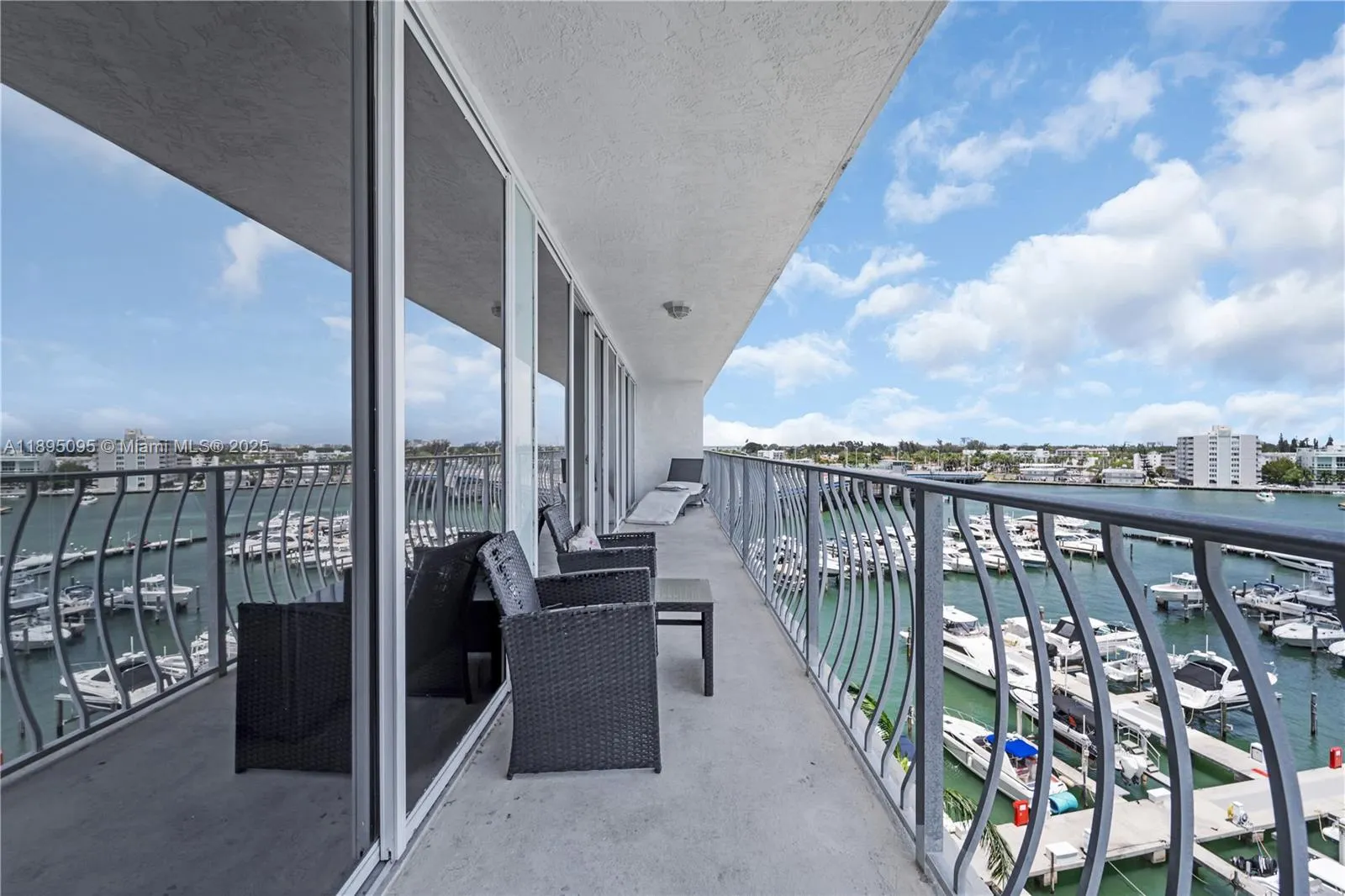 7601 E Treasure Dr, #819
