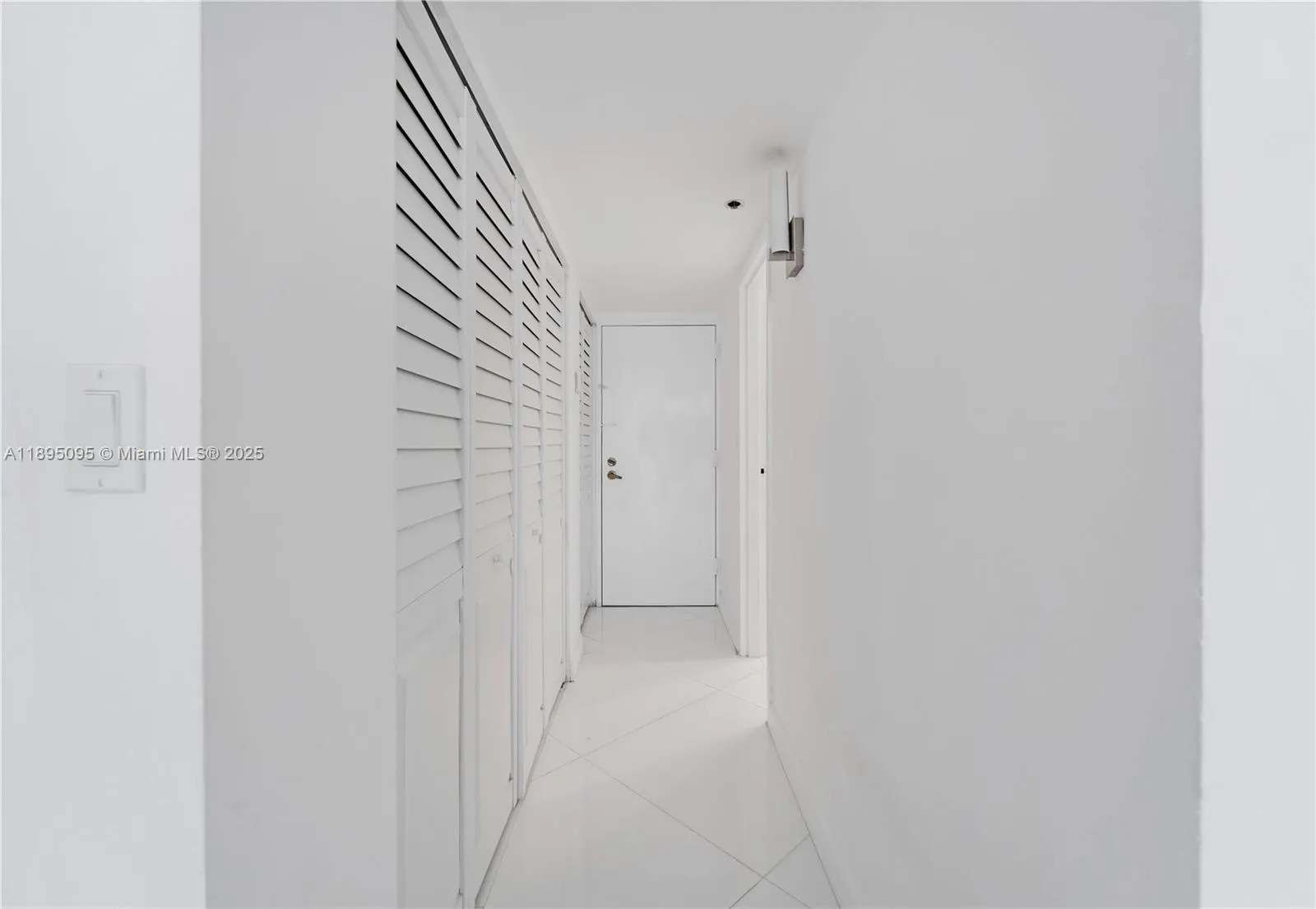 7601 E Treasure Dr, #819