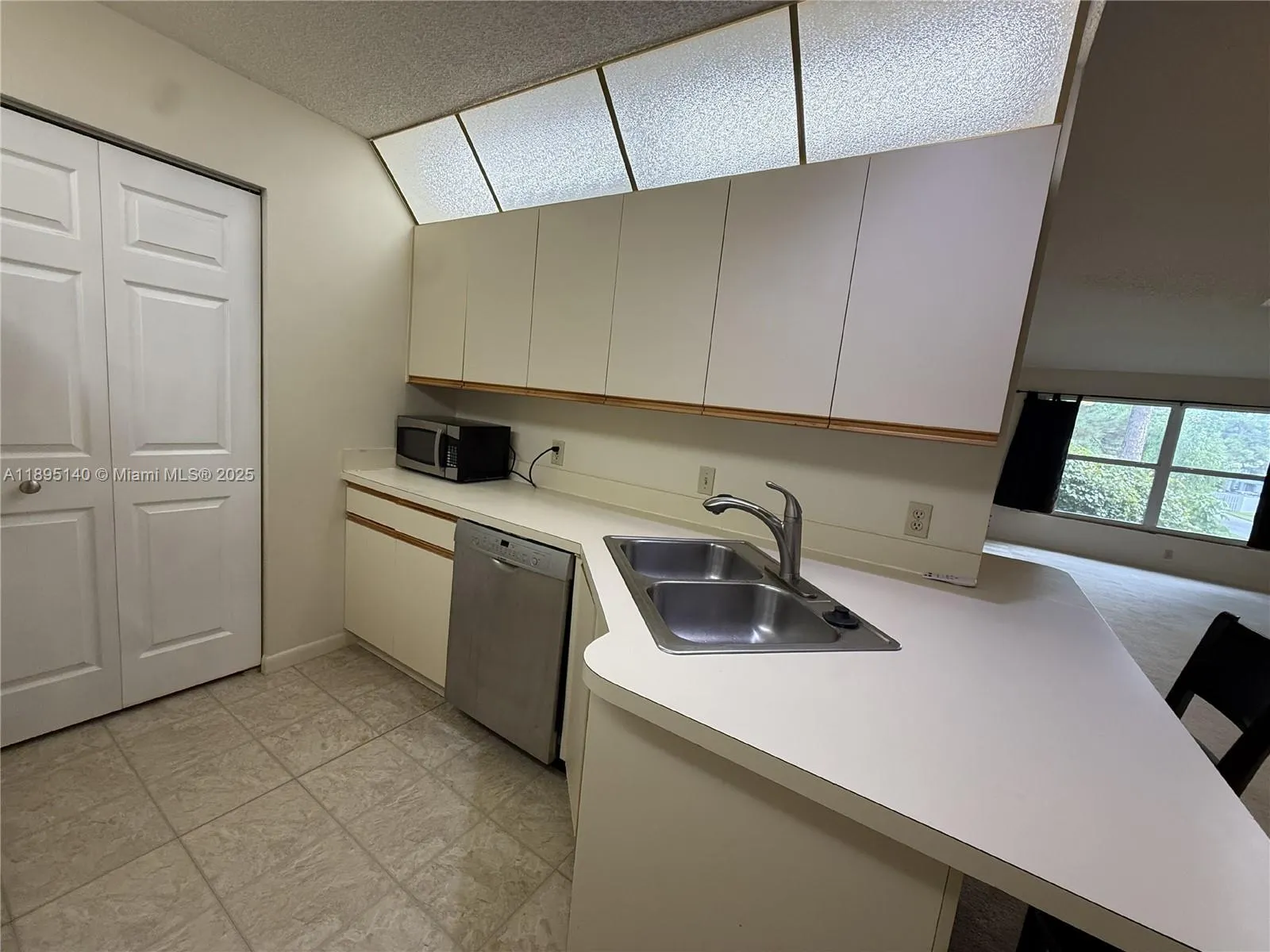 8228 SE Croft Cir, #J-8