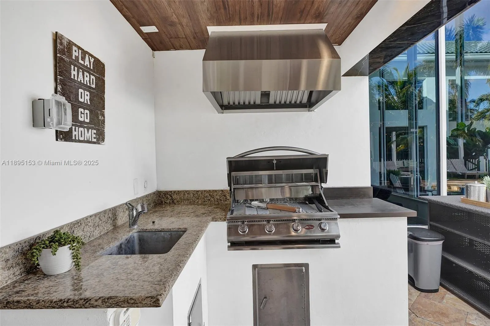 11400 NW 7th St