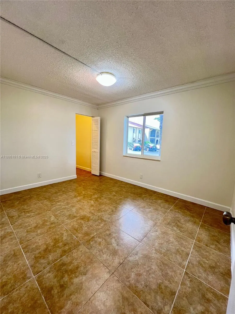 340 Pine Ridge Cir, #D-1