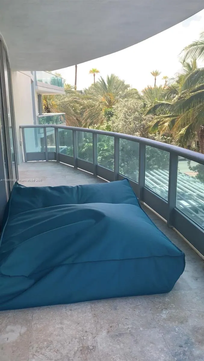 9401 Collins Ave, #305