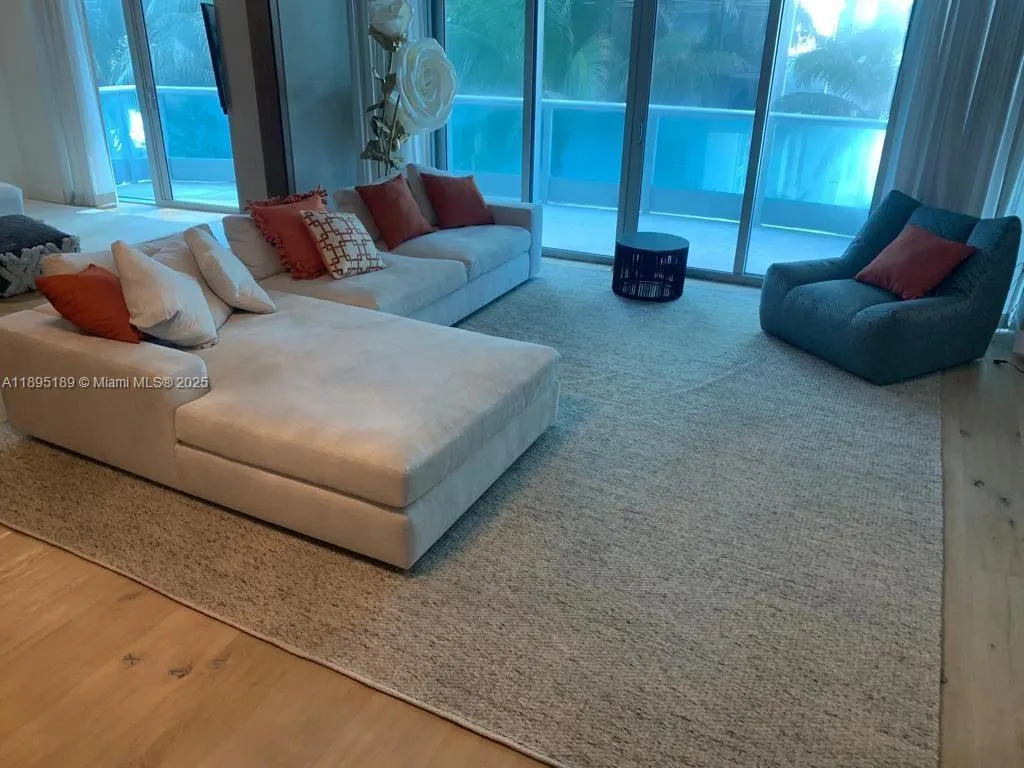 9401 Collins Ave, #305