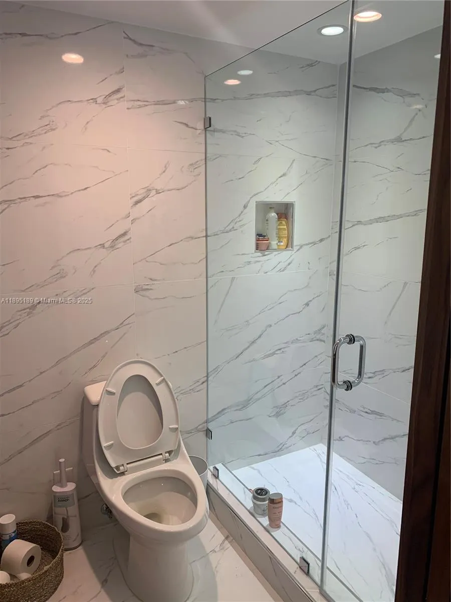 9401 Collins Ave, #305