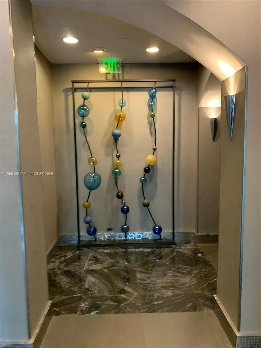9401 Collins Ave, #305
