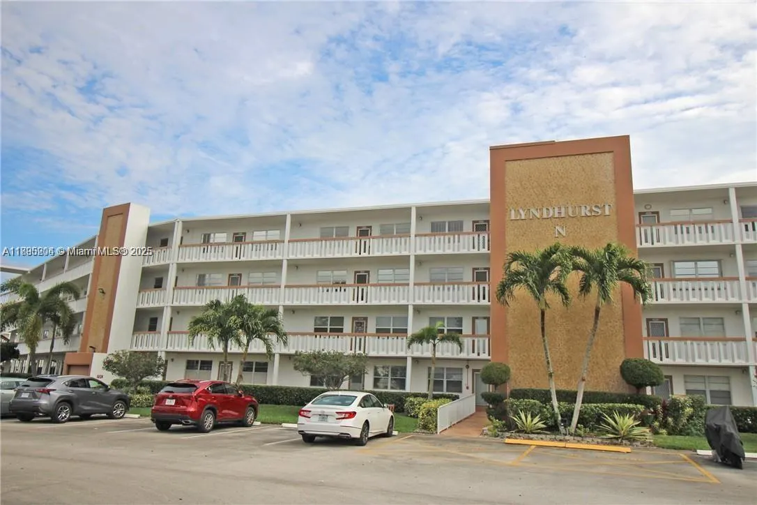 4065 N Lyndhurst N, #4065