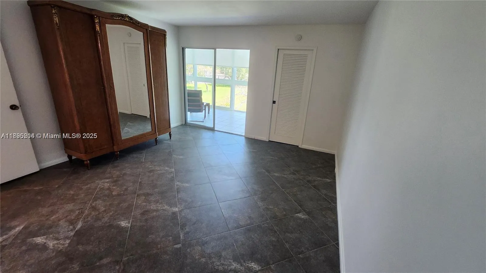 4065 N Lyndhurst N, #4065