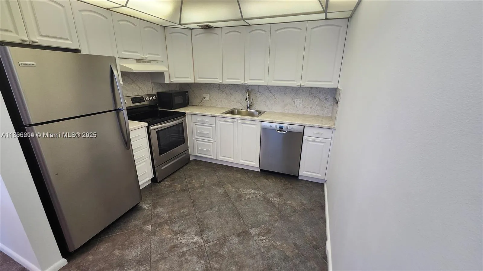 4065 N Lyndhurst N, #4065
