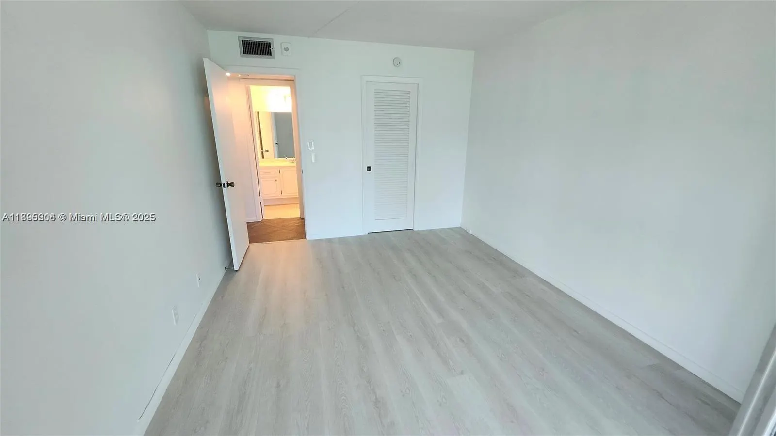 4065 N Lyndhurst N, #4065