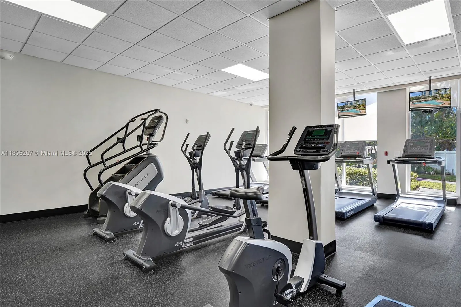 3000 S Ocean Dr, #1106