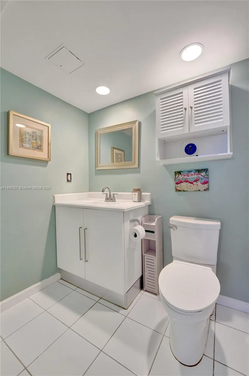 3000 S Ocean Dr, #1106