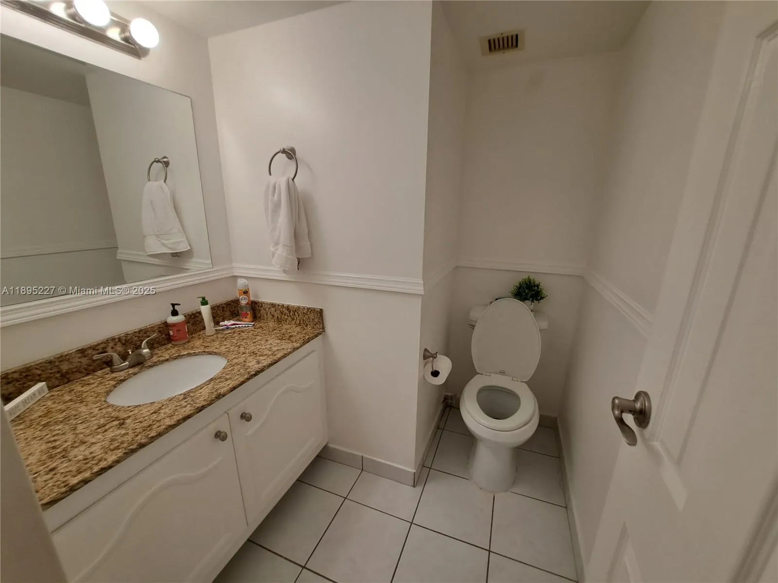 2935 NE 163rd St, #2Q
